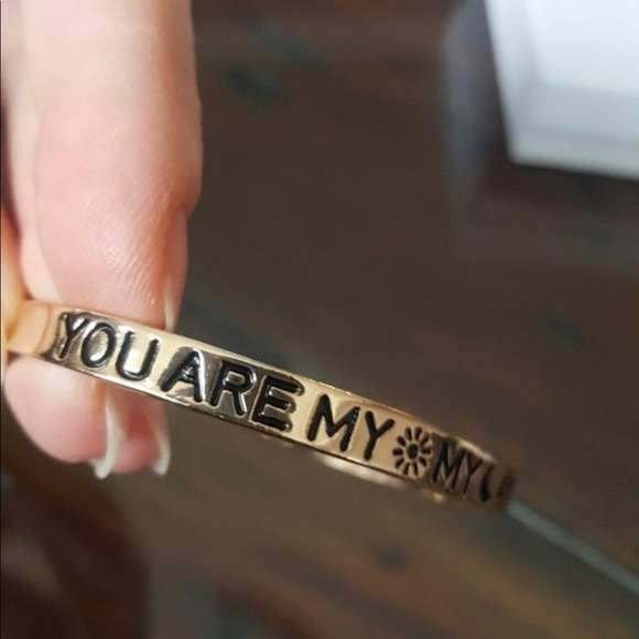 *SOLD OUT*Lovely Bangles - Picture 6 of 8